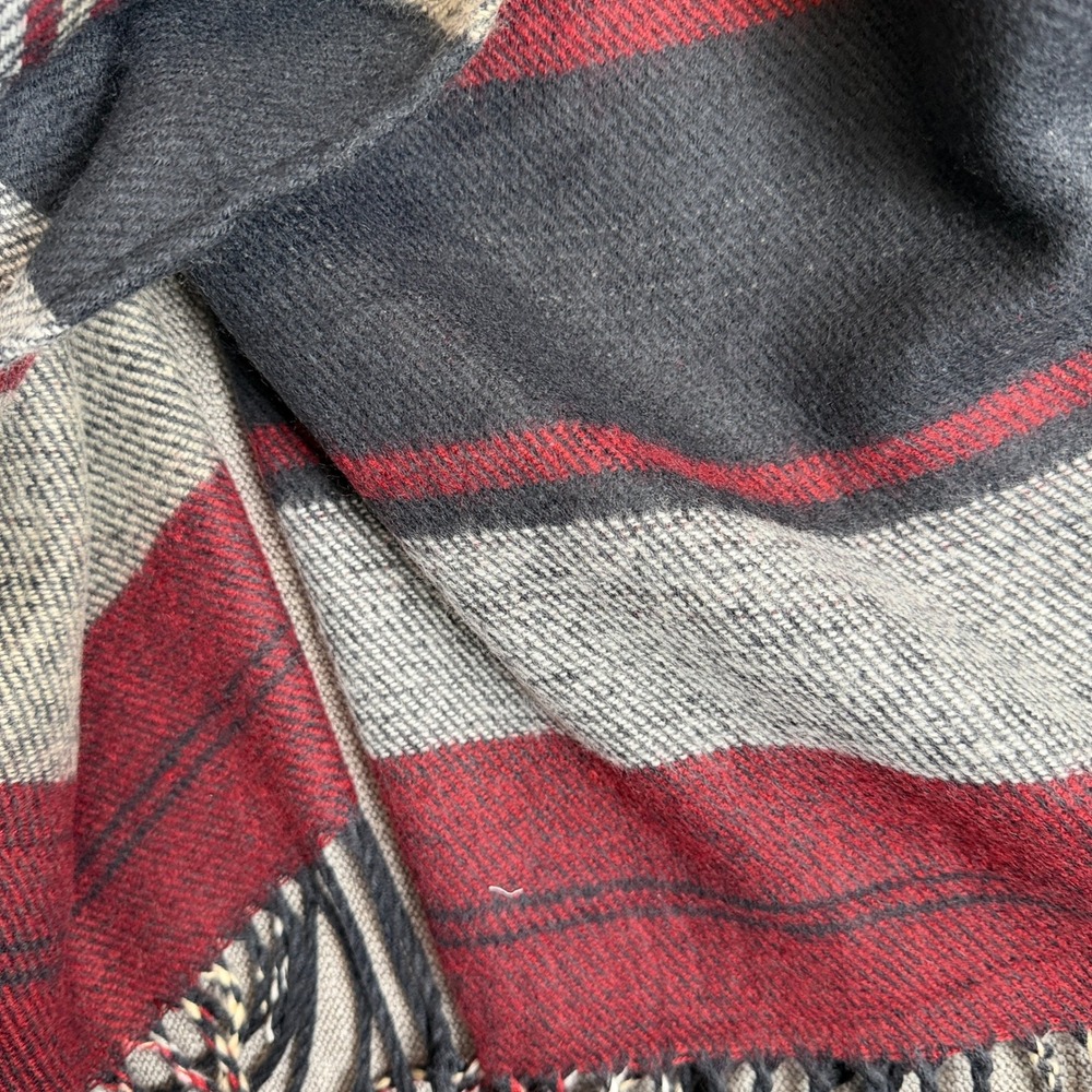 Jessica Simpson Plaid Poncho Navy Red Cream Fringe Wrap One Size NEW - Picture 9 of 9